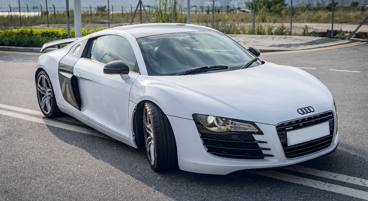 white audi r 8 